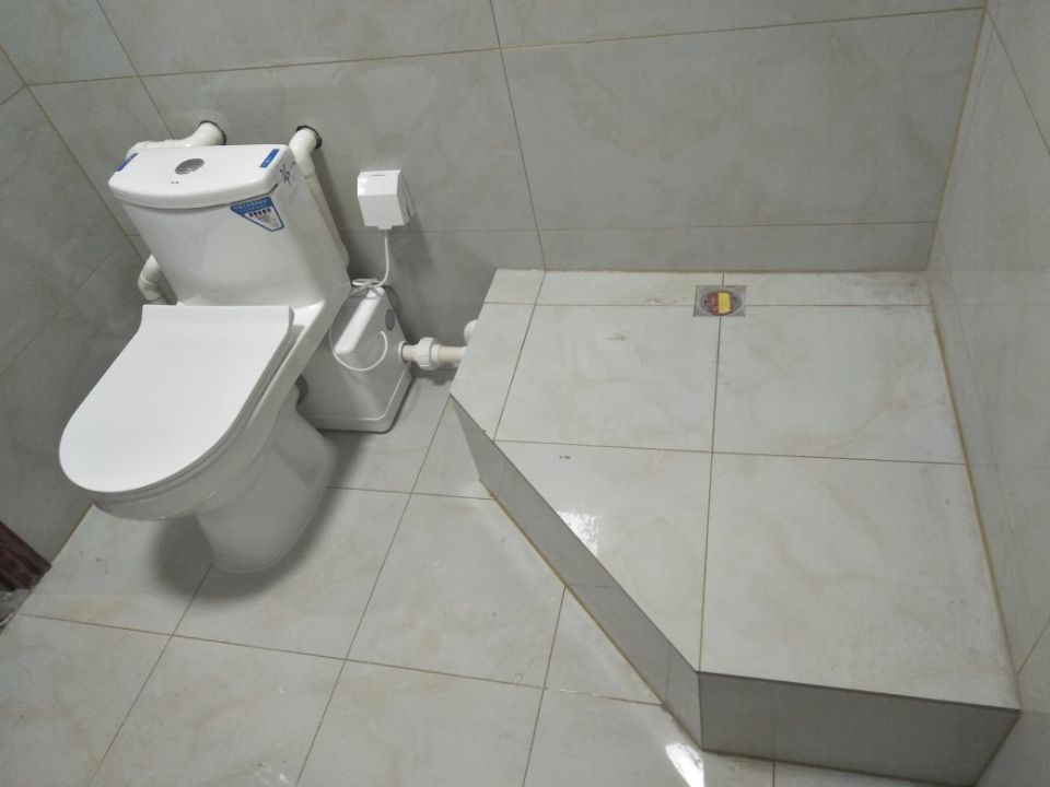 濟南他山花園衛生間污水提升器安裝實例